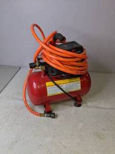 lot 165 image: Central Pneumatic 3 Gallon Oilless Air Compressor - R