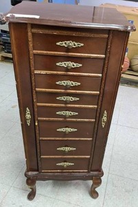 lot 221 image: Lovely Jewelry Armoire - Z