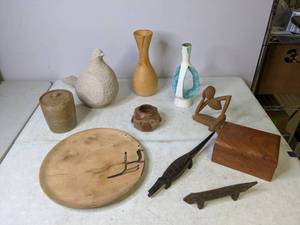 lot 264 image: Miscellaneous Decoration Pottery, Bowls, Figurines and More - N