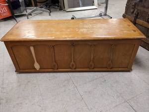 lot 260 image: Vintage Lane Cedar Chest - N