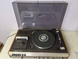 lot 313 image: Vintage Panasonic Compact Stereo Cassette Tape & Record Player - N