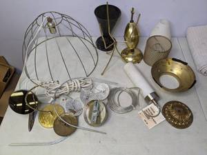 lot 324 image: Miscellaneous Lamps and Lamp Parts - N