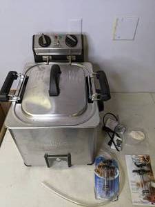 lot 295 image: Waring Pro Professional Turkey Fryer and Accessories - N