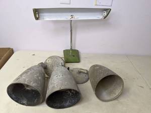 lot 297 image: Assorted Lights - N