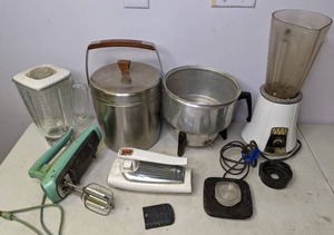 lot 312 image: Lot of Vintage Kitchen Appliances GE Hand Mixers, Blender Queen, Cook Pot and More - N