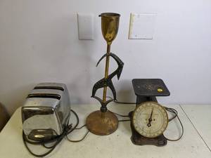 lot 293 image: Vintage Sunbeam Toaster, Columbia Family Scale & African Style Lamp - N