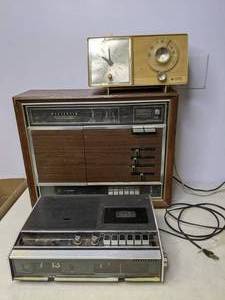 lot 294 image: Lot of 3 Vintage Stereos and Clocks Panasonic & GE - N