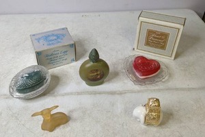 lot 281 image: Collection of 5 Vintage Avon Perfume Bottles & Soap Dishes - N