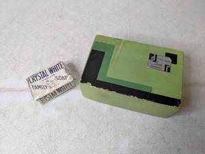 lot 286 image: Vintage House of Tre-Jur Bath Luxuries Box & Sealed Crystal White Family Soap - N
