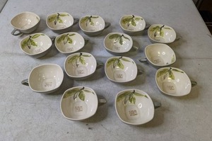 lot 292 image: Lot of 15 Antique Leaf Cups - N