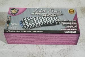 lot 15 image: NEW Street Wise Ladies Choice 21,000,000 Stun Gun with Alarm - Black