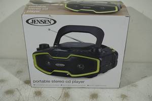 lot 52 image: Jensen Portable Stereo CD Player with AM FM Radio