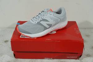 lot 109 image: NEW New Balance 520 V 7 Running Shoes - Womens 8 B