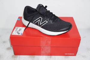 lot 131 image: NEW New Balance 520 V 7 Running Shoes - Mens 8 D