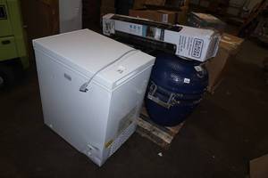 lot 203 image: Pallet of Repairables - Char-Broil Grill, Komodo Egg, B&D Chest Freezer