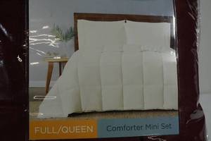 lot 129 image: Truly Soft Everyday Reversible Comforter Mini Set - FullQueen