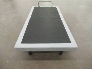 lot 216 image: Richmat NL200 Adjustable Twin XL Platform Base. Store Display, Missing Power Source and Remote.