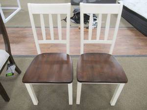 lot 236 image: Signature Design by Ashley Whitesburg Dining Room Chair (Set of 2), D583-02 - Store Display.