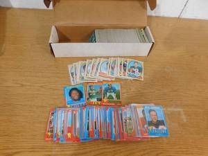 lot 65 image: 1970-72 Topps Football Card 500 Cards