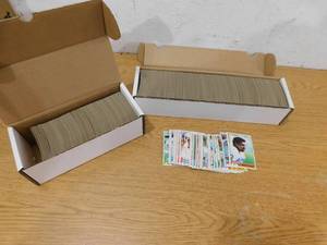 lot 74 image: 1981 Topps Football 1,200 Cards