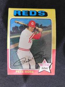 lot 95 image: 1975 Topps Pete Rose #320 The Hit King