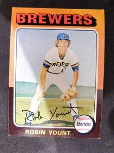 lot 97 image: 1975 Topps Robin Yount Rookie Card #223 HOFer