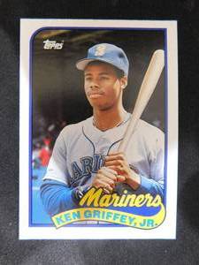 lot 107 image: 1989 Topps Traded Ken Griffey Jr. Rookie Card #41T MINT