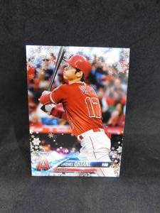 lot 149 image: 2018 Topps Holiday Shohei Ohtani Rookie Card ERROR Miscut Back LK