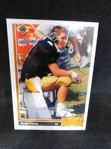 lot 152 image: 1991 Upper Deck Brett Favre Rookie Card #13 HOFer