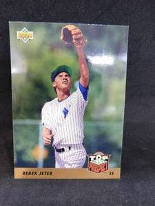 lot 179 image: 1993 Upper Deck Derek Jeter Rookie Card #449 HOFer