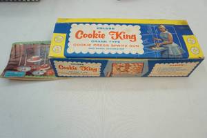 lot 6 image: cookie press