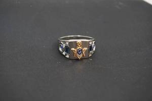 lot 21 image: jewelry