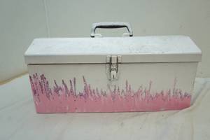 lot 25 image: health and beauty