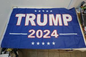 lot 32 image: Trump flag