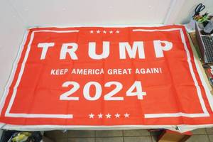 lot 35 image: Trump flag