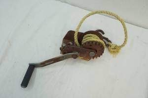 lot 60 image: boat winch