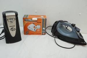 lot 62 image: small kitchen appliance