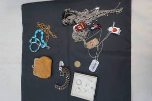 lot 102 image: jewelry