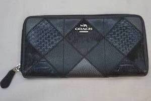 lot 106 image: wallet