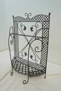 lot 147 image: plant stand