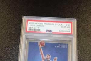 2019-20 Hoops Premium Stock NBA City Luka Doncic #30 PSA 10