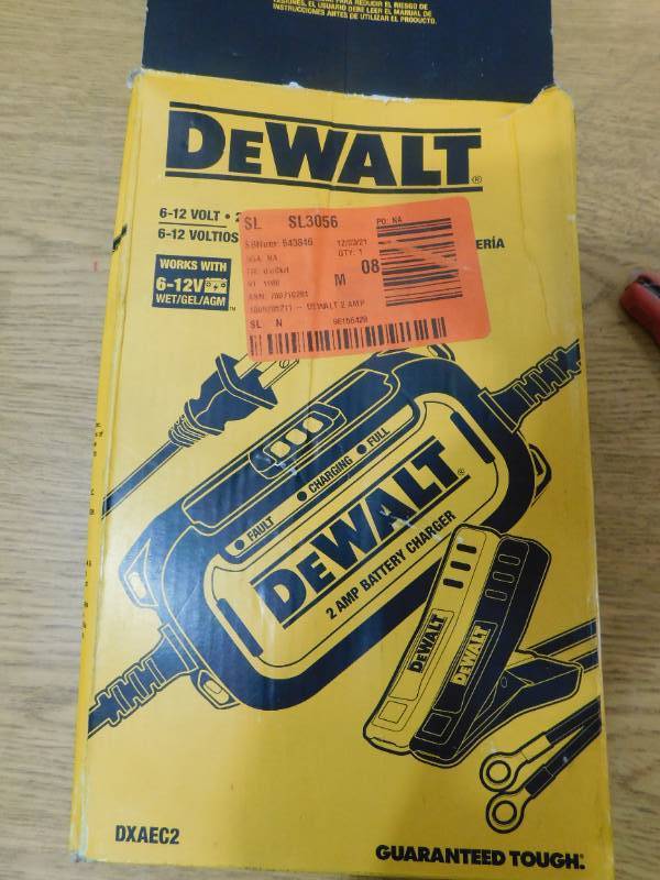 DeWalt - DXAEC2 - Professional 2 Amp Automotive Battery Charger and  Maintainer