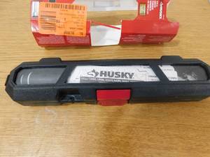 lot 23 image: Husky 14 in. Drive Torque Wrench