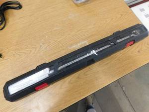 lot 39 image: Husky 50 ft. lbs. to 250 ft. lbs. 12 in. Drive Torque Wrench