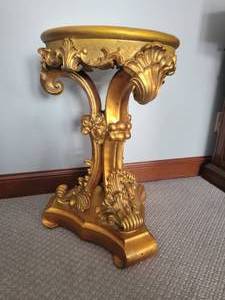 lot 20 image: Elegant Gold Gilt French Rococo Pedestal Table