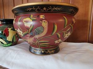 lot 50 image: Naturalist Decor and Sculptural Container Pots