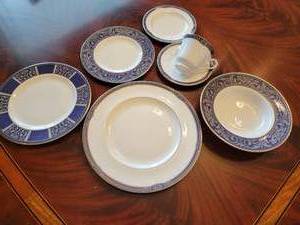 lot 40 image: Royal Doulton China Service for 12  Byron Pattern