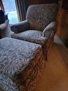 lot 6 image: Henredon Upholstery Collection Swivel Club Chair & Ottoman
