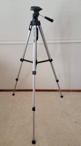 lot 72 image: Hakuba S-4500 Photography Tripod