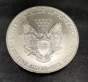 2002 AMERICAN SILVER EAGLE 1 TROY OZ .999 FINE SILVER DOLLAR